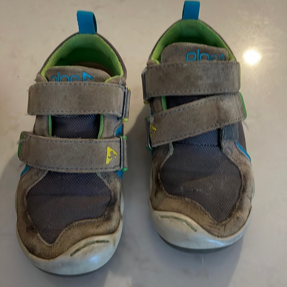 Plae shoes